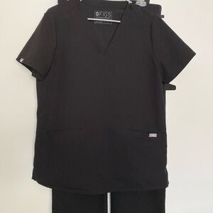 Women’s medium fig scrub set black.